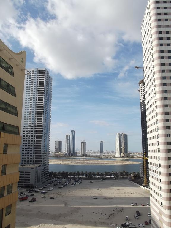 Emirates Palace Hotel Suites シャルジャ エクステリア 写真