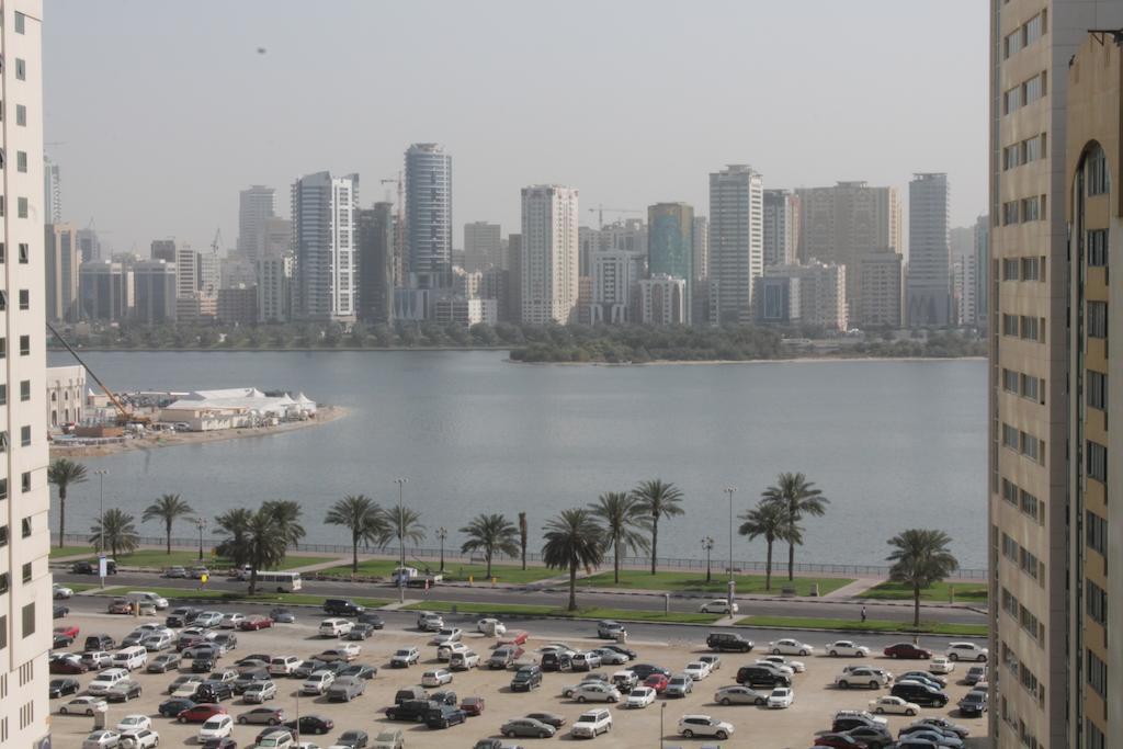 Emirates Palace Hotel Suites シャルジャ エクステリア 写真